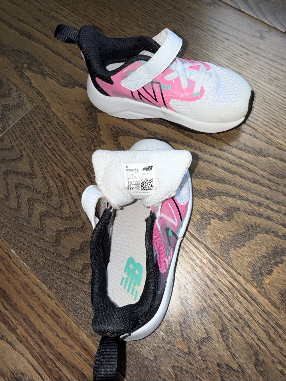 New Balance Kids Sneakers in Pink, White & Black with Mint Accents velcro 8C - Picture 7 of 8